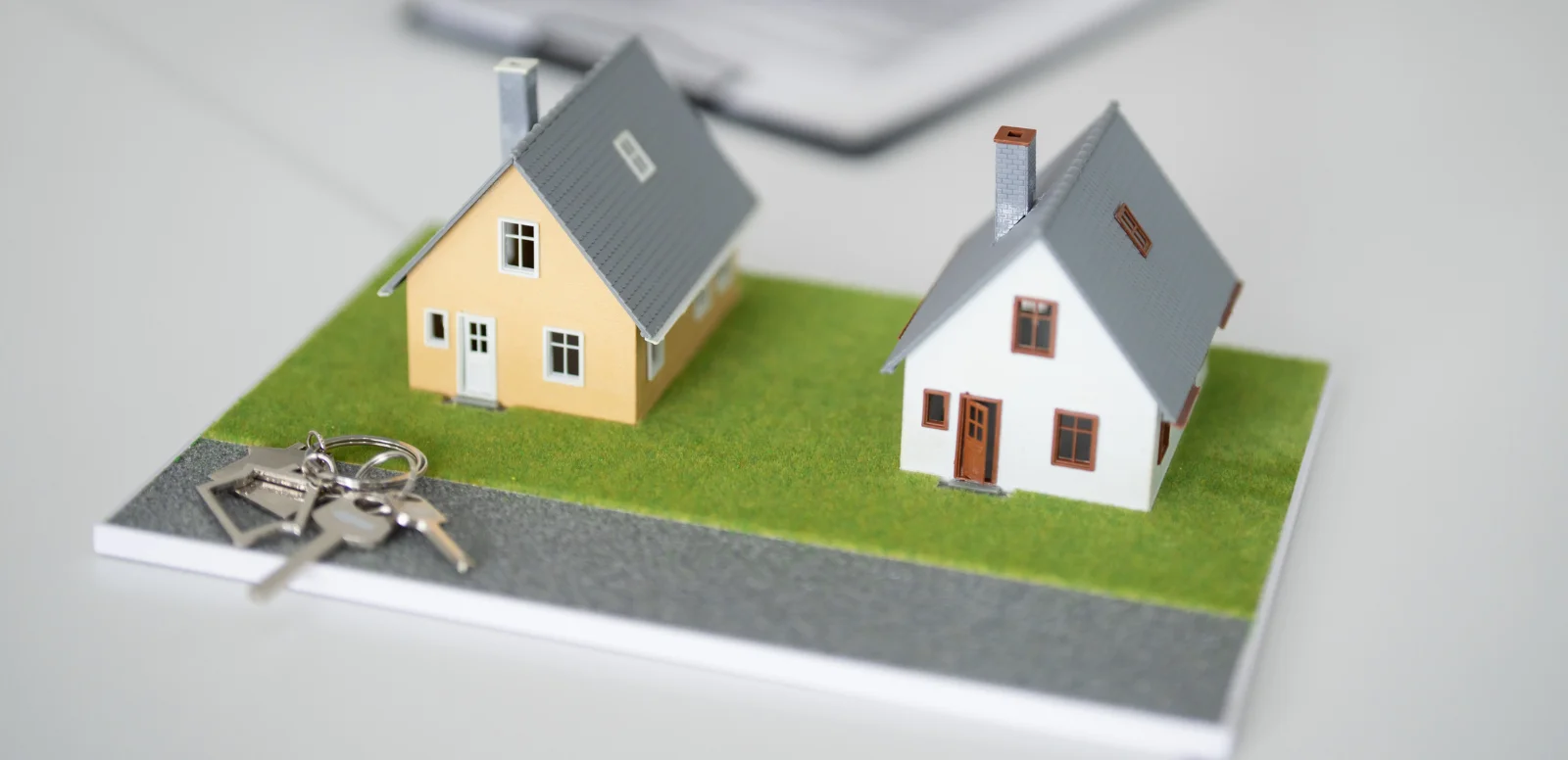 Model of two houses and a set of keys
